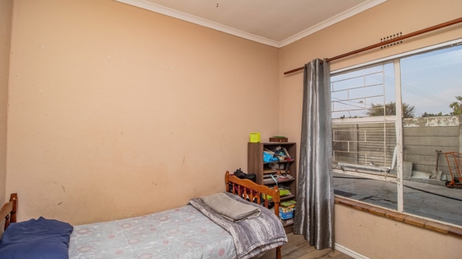 4 Bedroom Property for Sale in Oakglen Western Cape